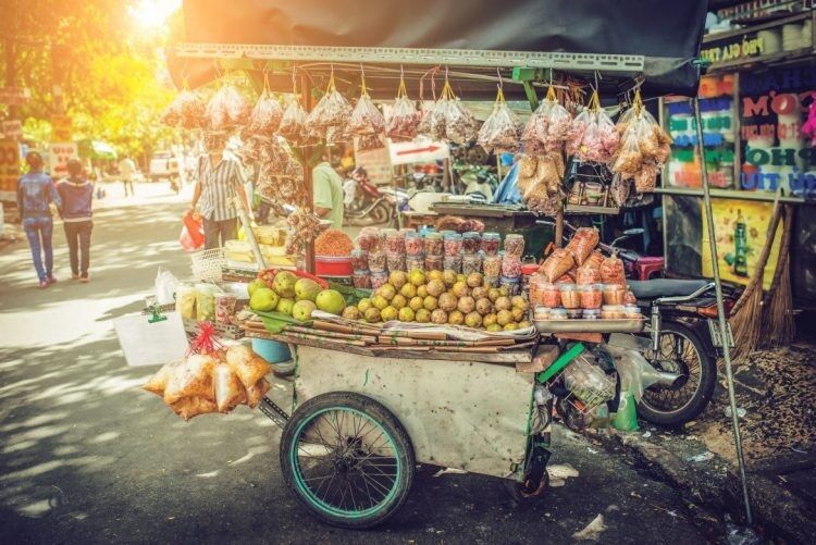 Photograph the lively spirit of Hue’s market scene